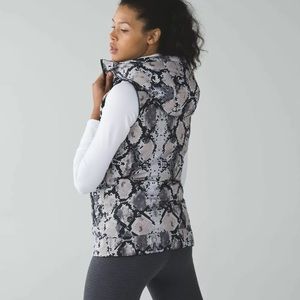 Lululemon 8Black Ziggy Snake Reversible vest